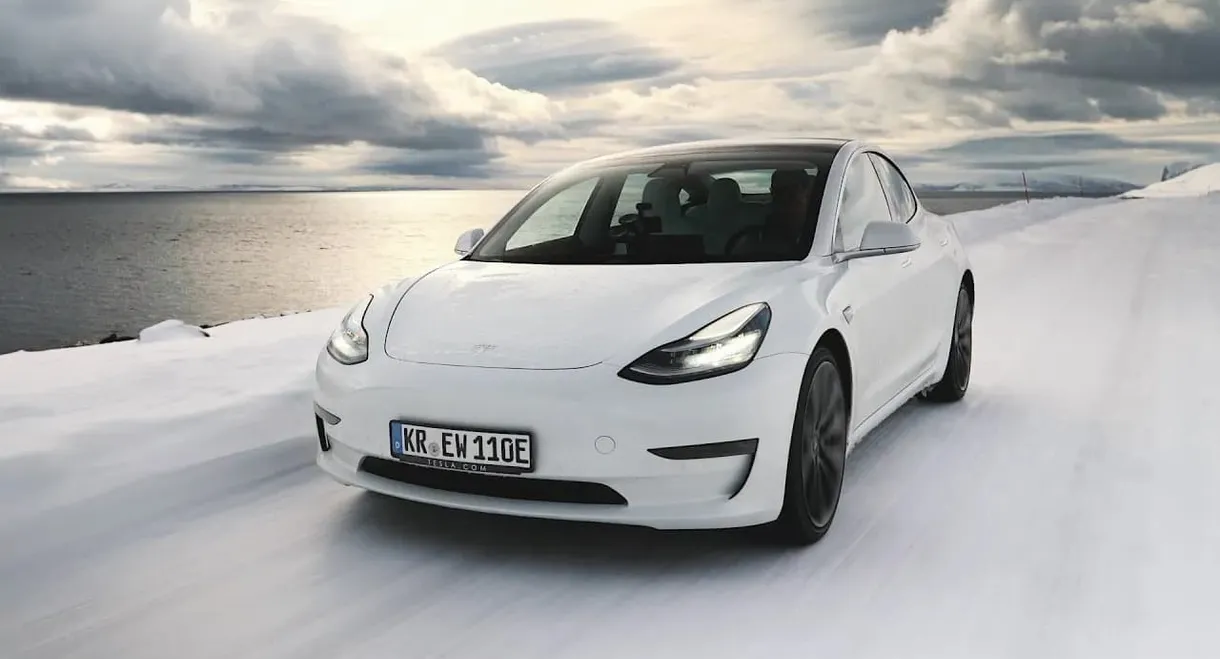 Tesla Model 3 vs. Diesel-SUV vs. Nordkap im Winter!