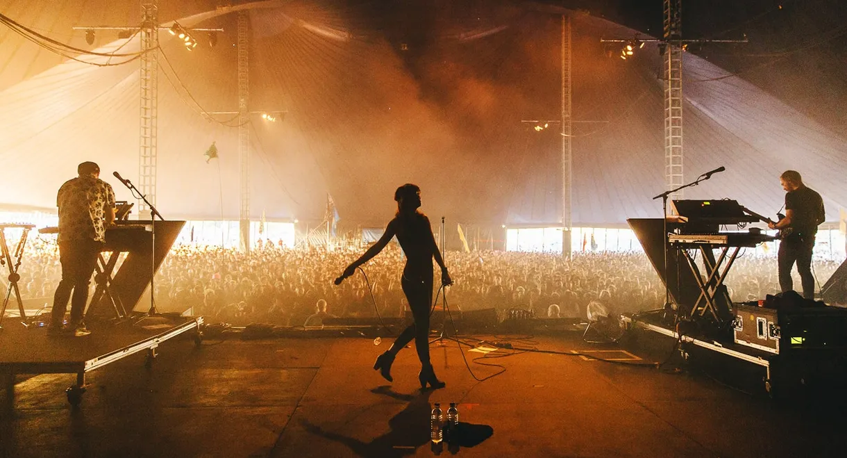 CHVRCHES - Glastonbury 2014