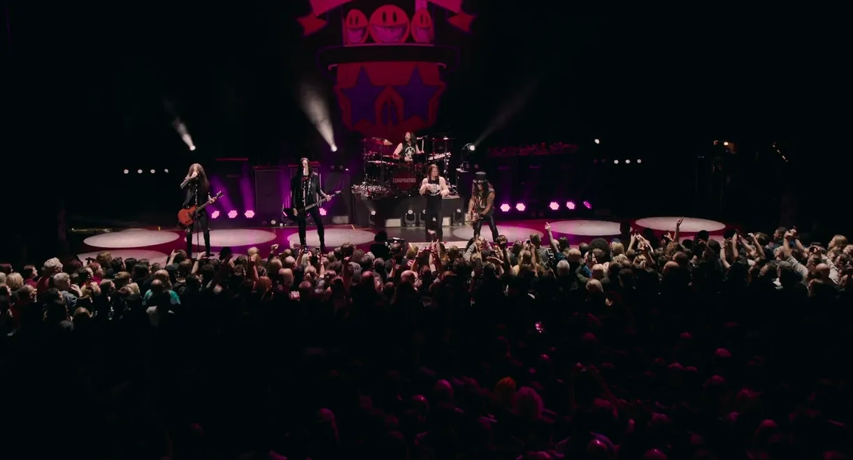 Slash featuring Myles Kennedy & The Conspirators - Living The Dream Tour